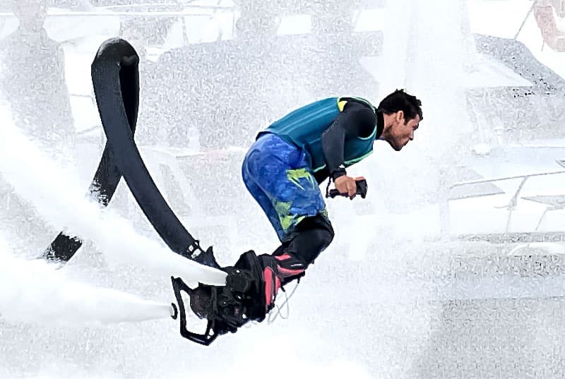 Cristiano Perseu durante un’esibizione Flyboard freestyle
