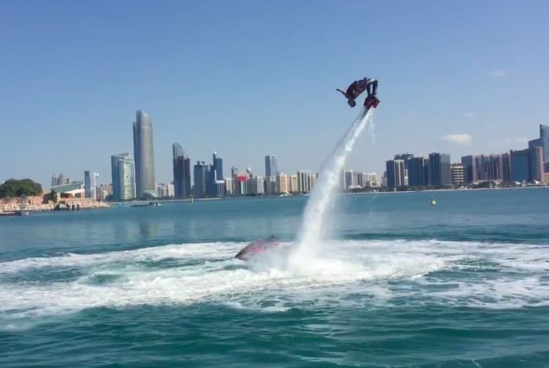 Spettacolo Flyboard di Cristiano Perseu in mare